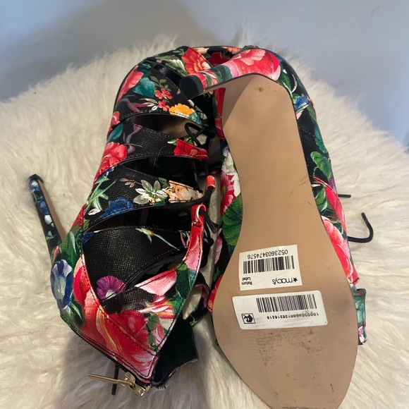 Never Worn/NWOT: Madden Girl “Raceyyy” Strappy Floral Sandals, Size 7 - Picture 4 of 7